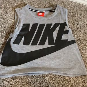 Women’s Nike crop shirt
